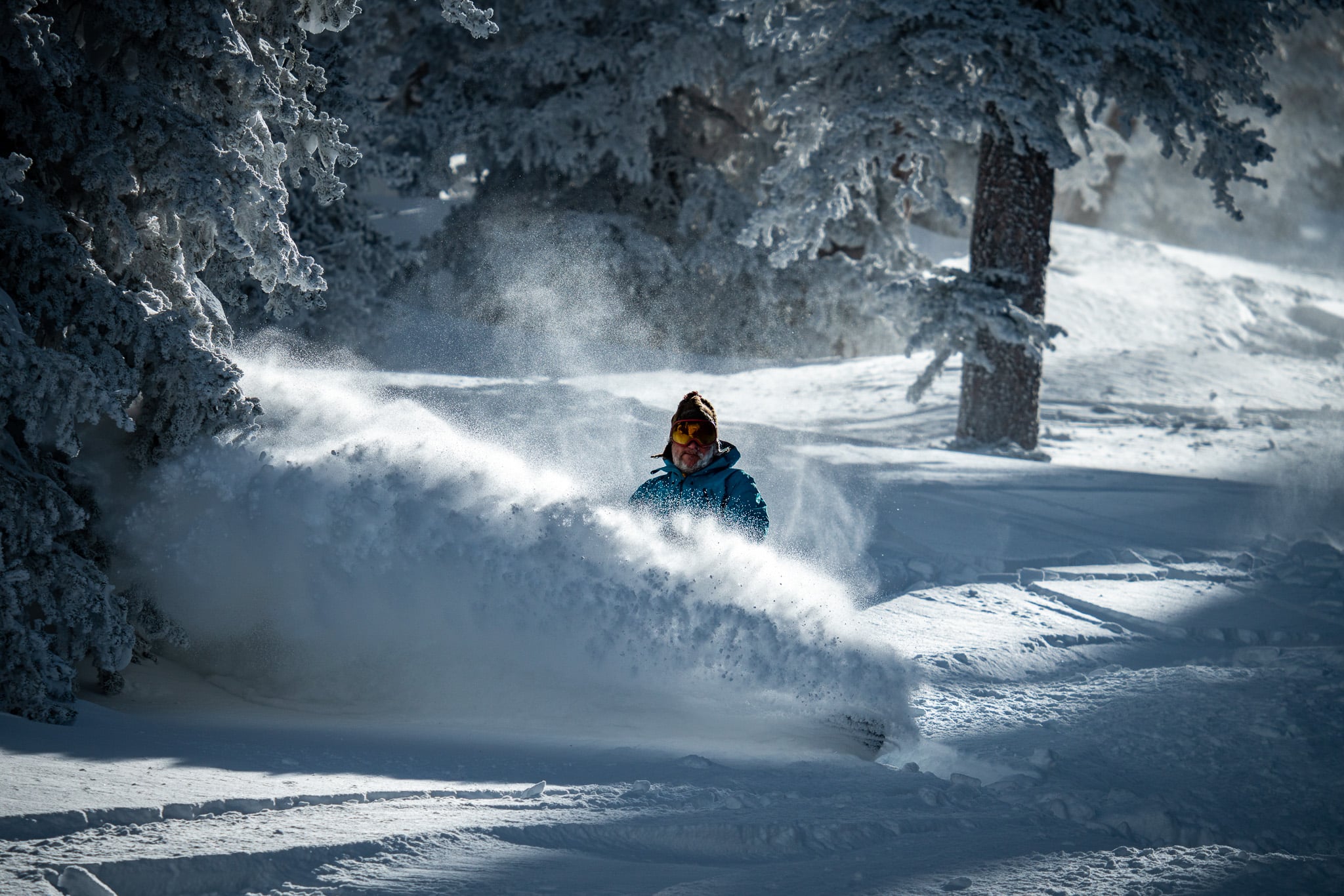 Snowboarder turning in deep powder