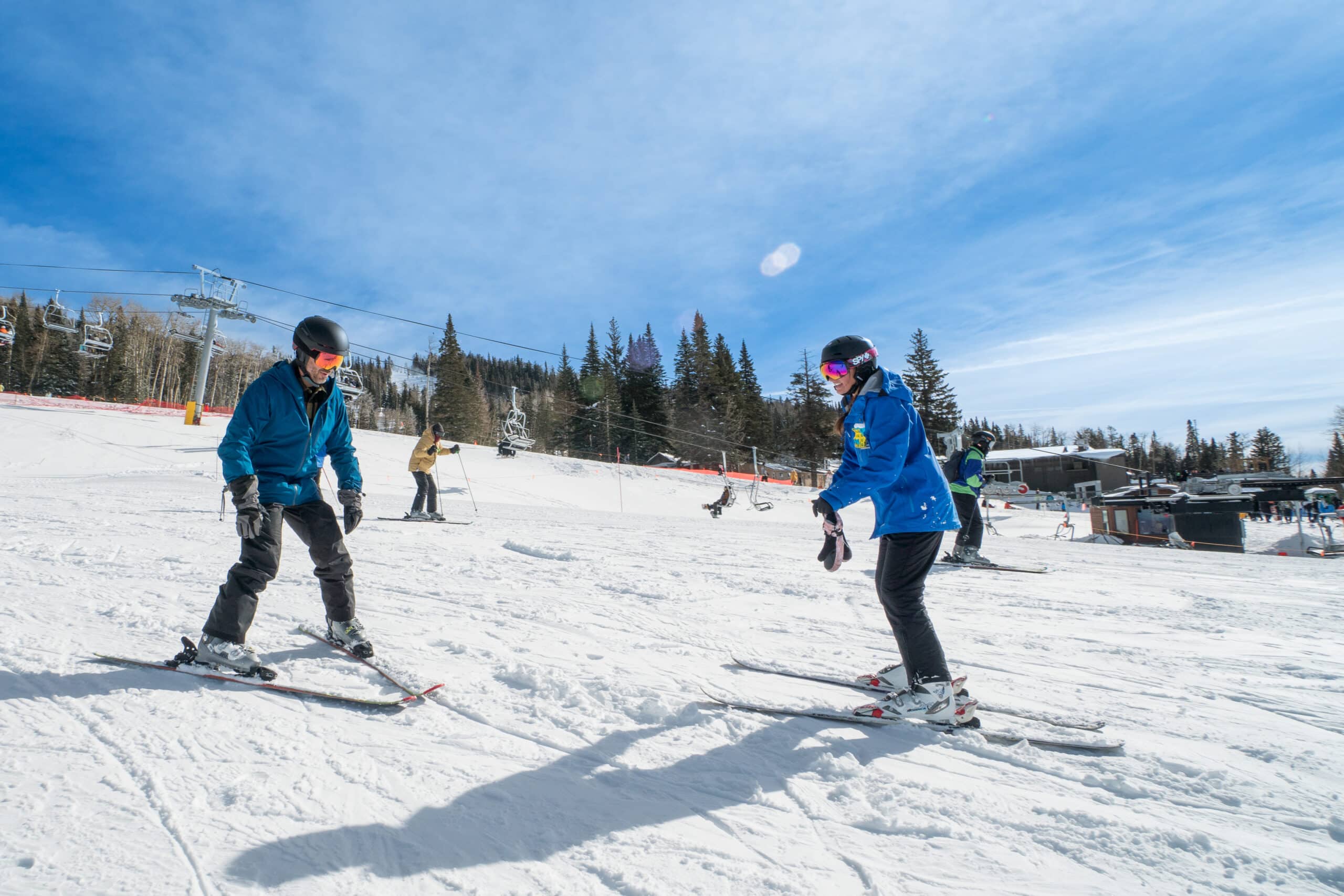 Adult ski lessons and off-piste skiing with the ski school - Les 3