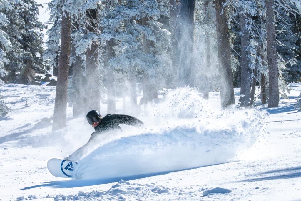Snowboarder spraying powder